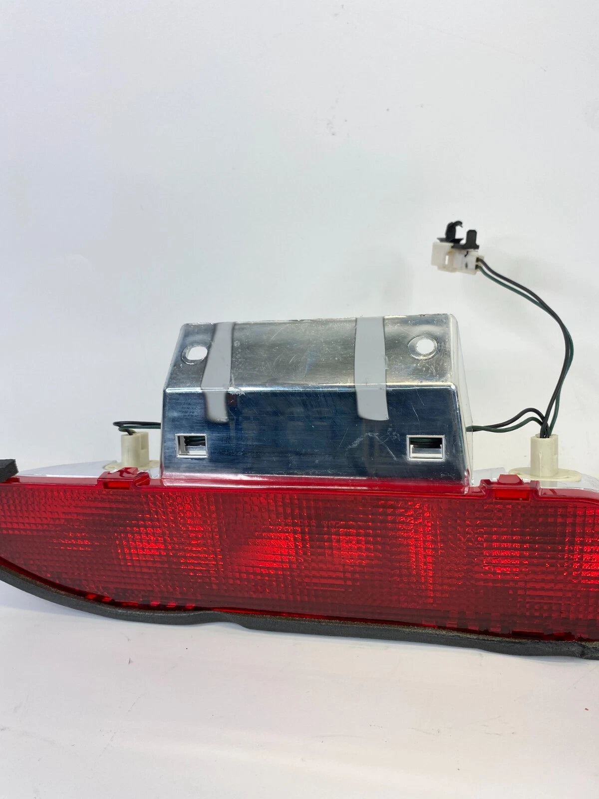 2000-2004 NISSAN XTERRA REAR THIRD 3RD BRAKE LIGHT HIGH MOUNT STOP LIGHT OEM