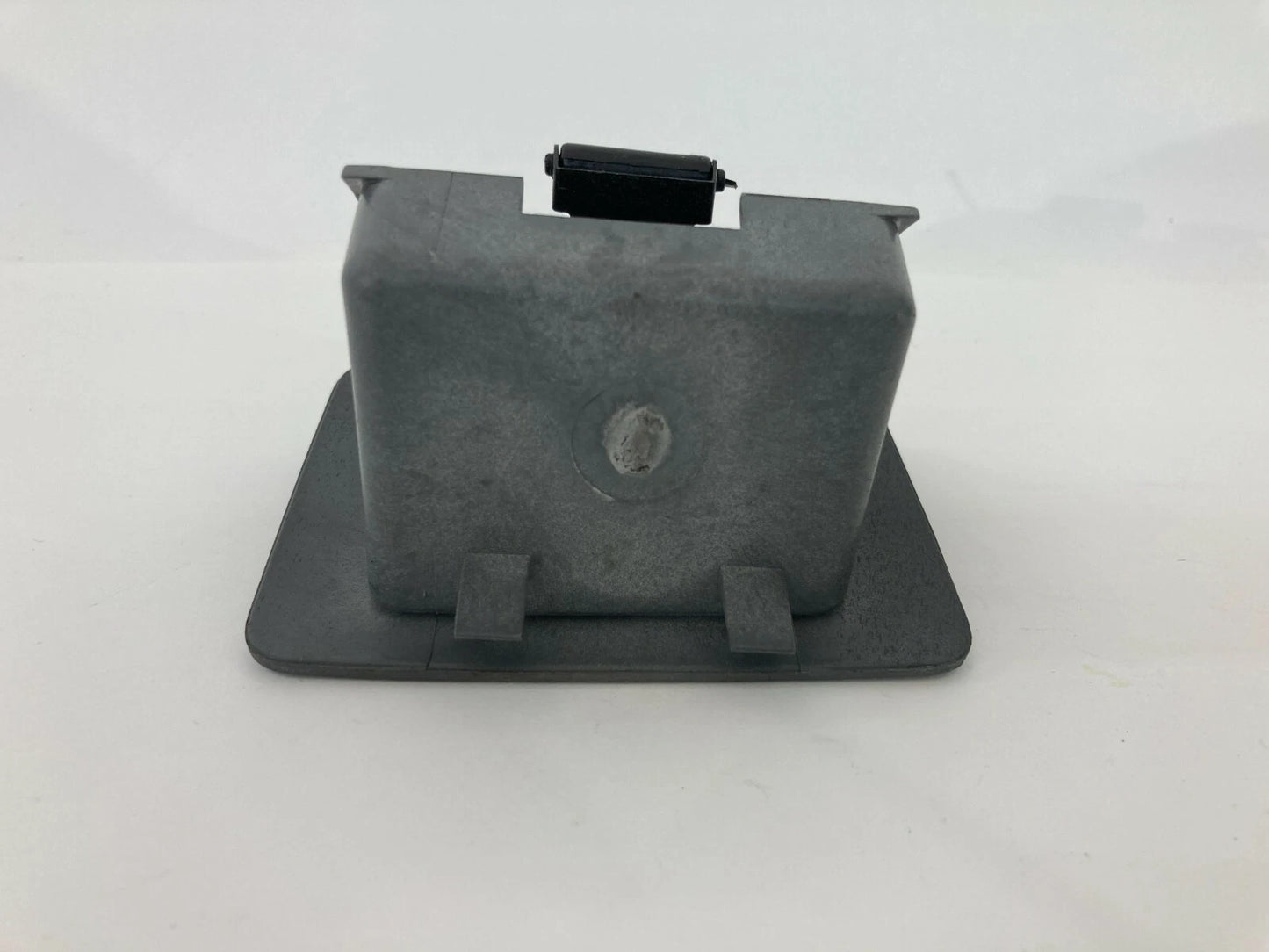2003 2004 2005 2006 KIA SORENTO REAR CENTER CONSOLE ASHTRAY STORAGE BOX PANEL