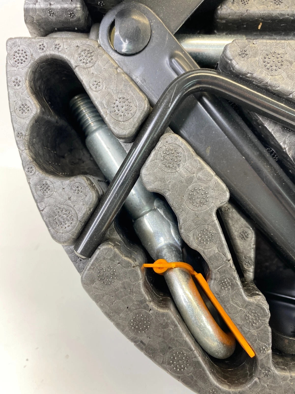 05-11 SAAB 9-3 SEDAN SPARE TIRE EMERGENCY JACK & TOOL KIT ASSEMBLY 13162851 OEM