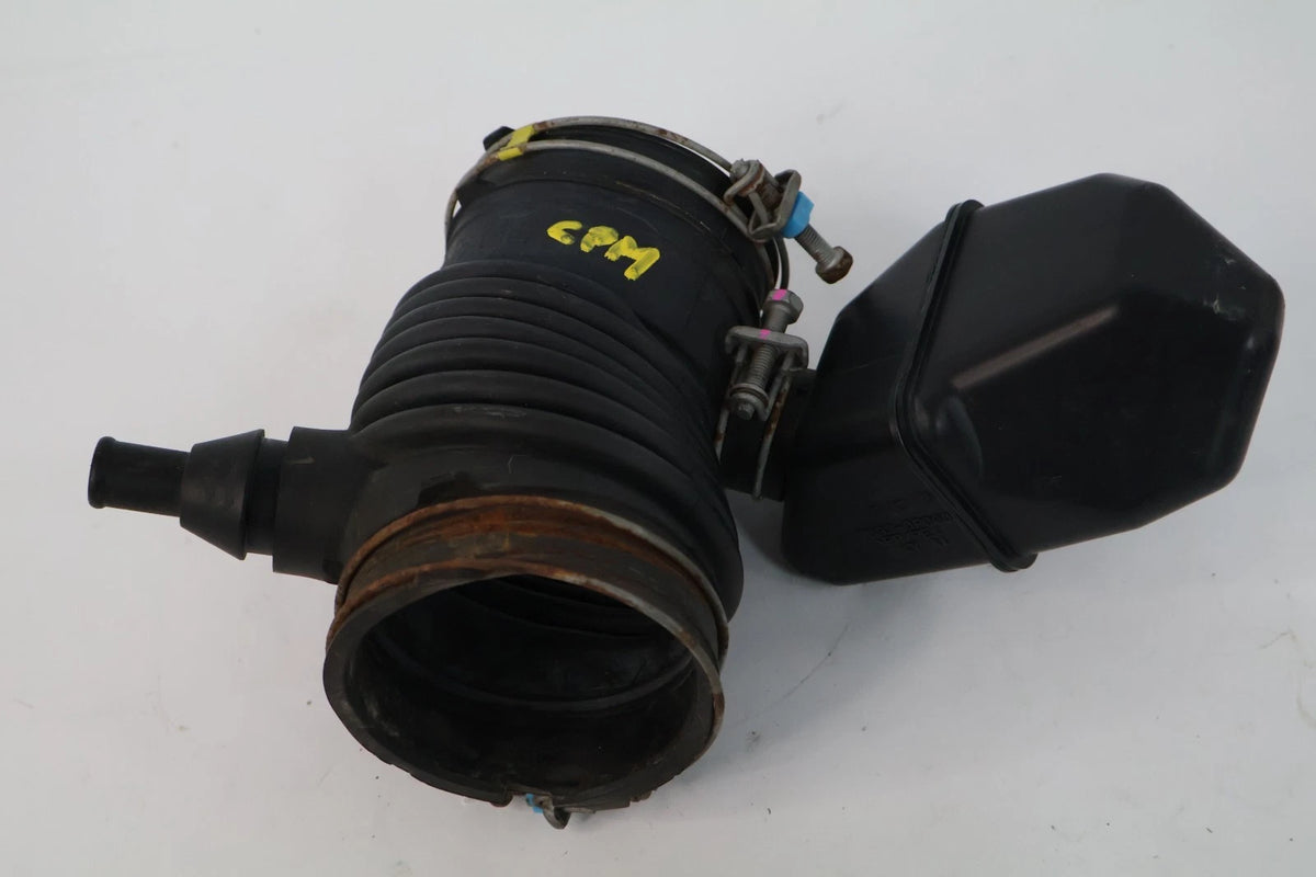 2011-2014 TOYOTA SIENNA 3.5L ENGINE AIR INTAKE HOSE DUCT & RESONATOR BOX OEM