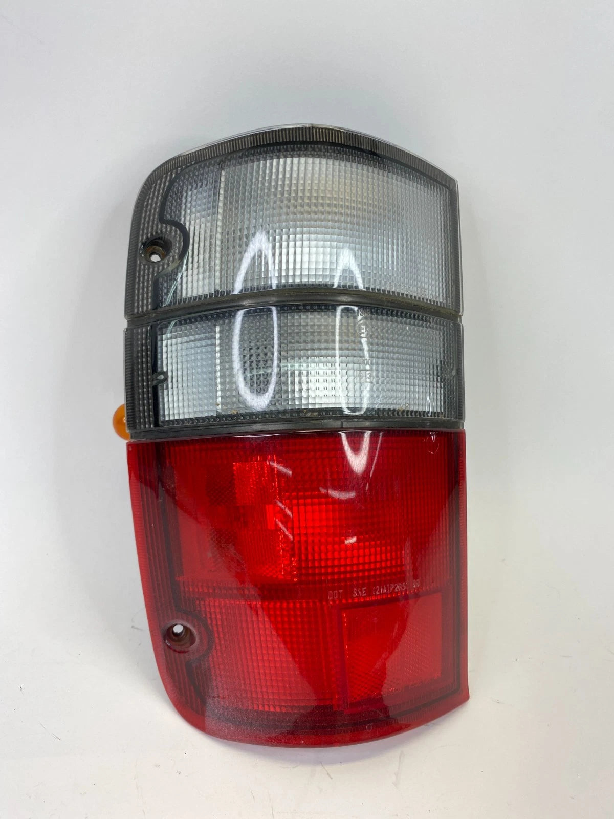 2000-2002 ISUZU TROOPER REAR LEFT DRIVER SIDE TAIL LIGHT LAMP ASSEMBLY OEM