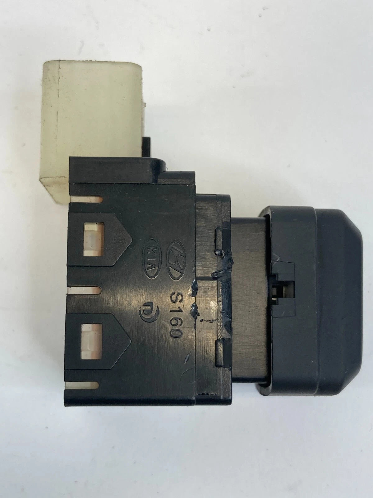 2011-2014 HYUNDAI SONATA REAR RIGHT PANEL SEAT HEATER BUTTON SWITCH 202009715