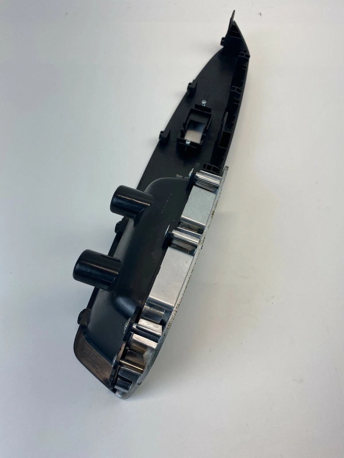2008-2010 SATURN VUE FRONT RIGHT PASSENGER SIDE DOOR WINDOW SWITCH COVER TRIM