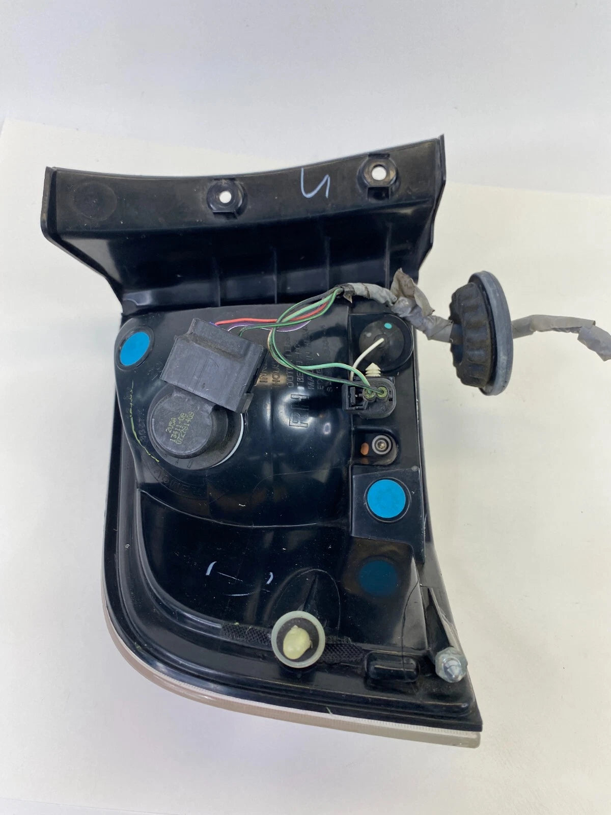 2007-2010 LINCOLN MKX REAR RIGHT SIDE OUTER TAILLIGHT LAMP 8A13-13B504-A OEM