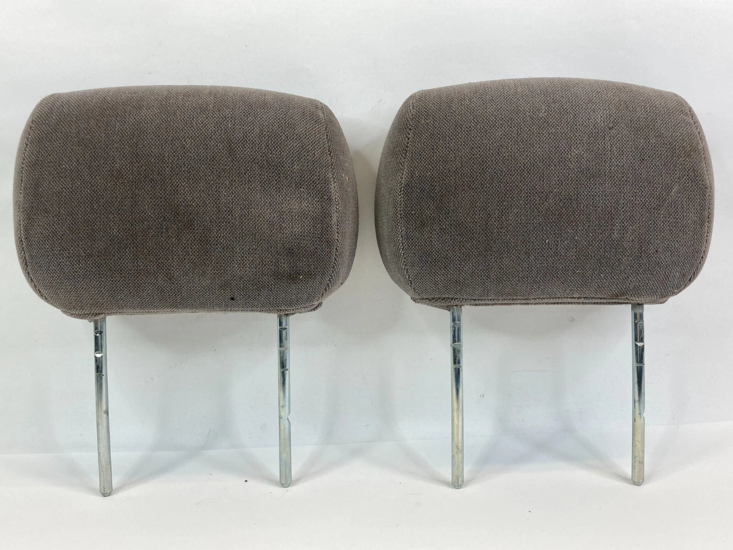 02-04 GMC ENVOY FRONT SEAT HEADRESTS CLOTH MEDIUM DARK PEWTER PAIR SET OF 2 OEM
