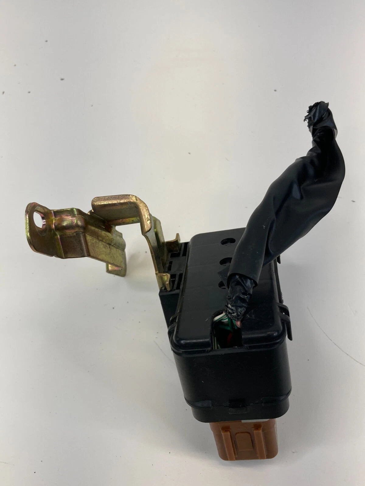 2006-2010 INFINITI M35 3.5L V6 A/T CLIMATE CONTROL SEAT & BRAKE FUSE RELAY BOX