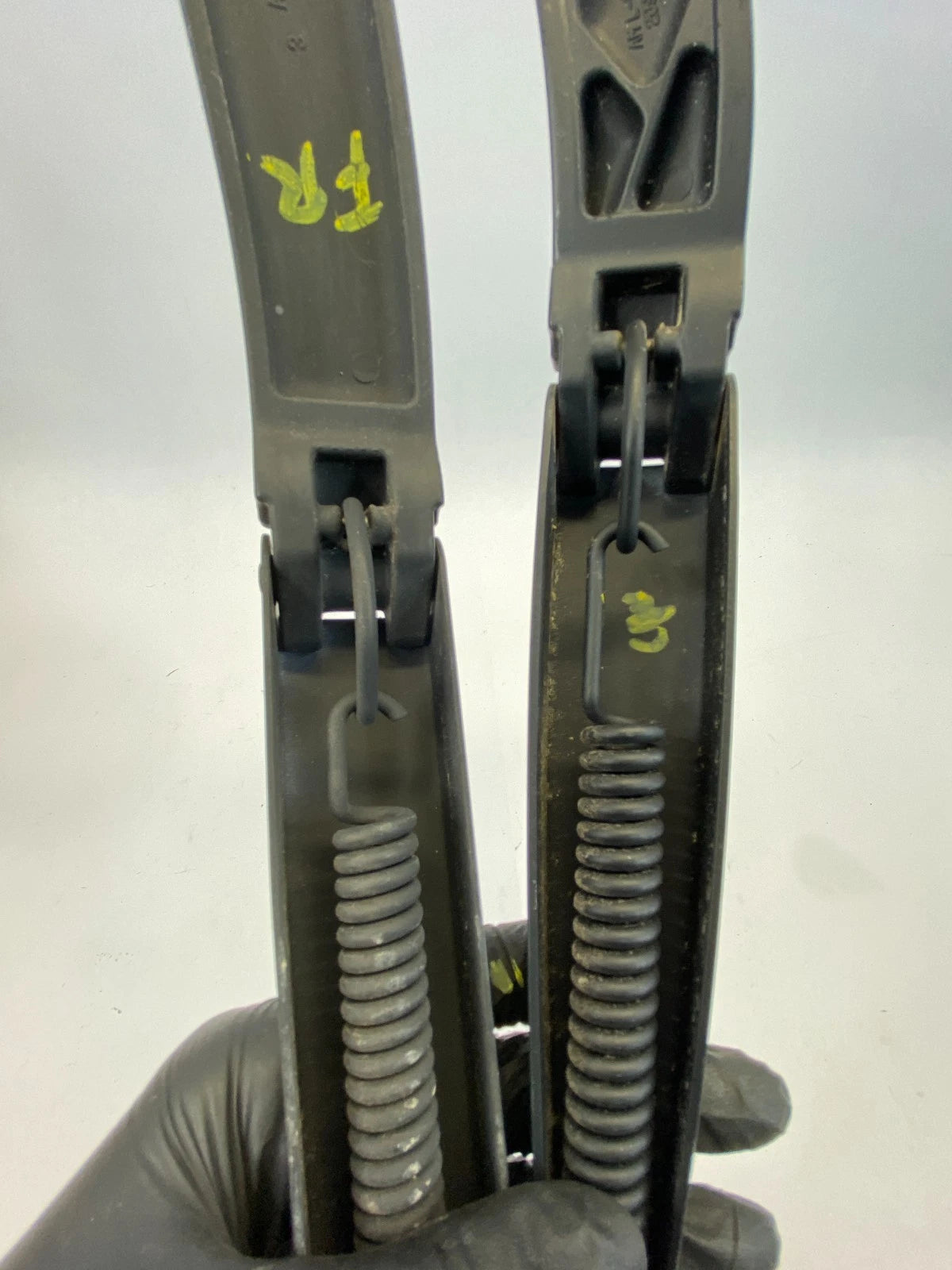 2010-2013 KIA SOUL FRONT WINDSHIELD WIPER ARMS PAIR SET LH RH ASSEMBLY OEM