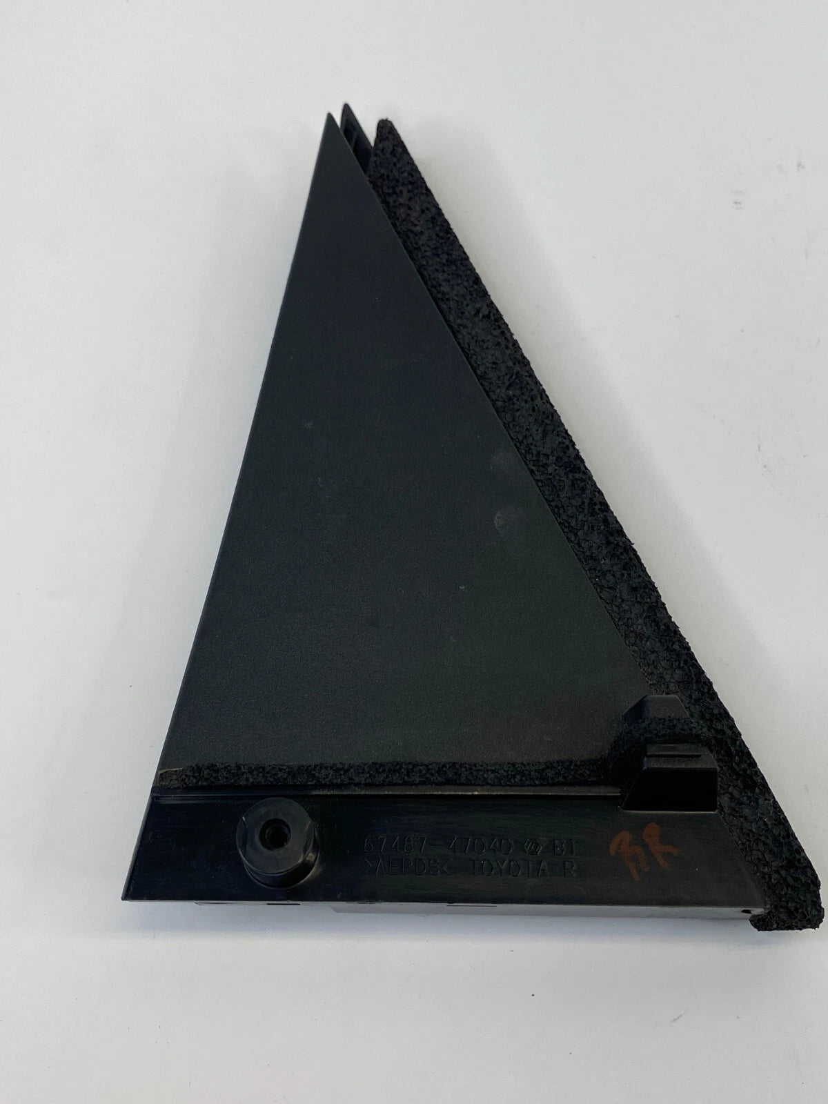 2010-2015 TOYOTA PRIUS REAR RIGHT PASSENGER DOOR OUTER CORNER COVER 67487-47040