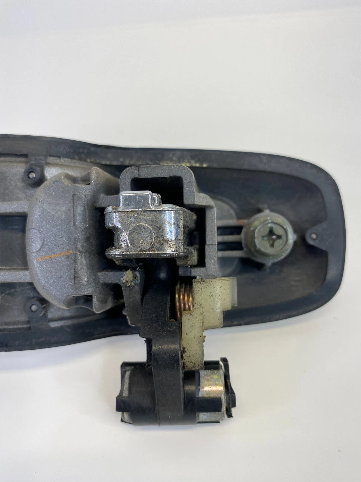 2003-2006 SUZUKI XL-7 FRONT LEFT DRIVER SIDE EXTERIOR DOOR HANDLE 82820-65D10