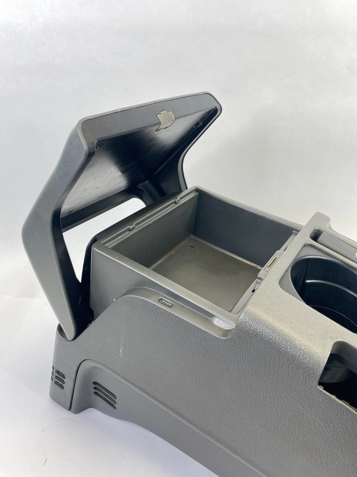 1995-2002 ISUZU TROOPER CENTER CONSOLE CUP HOLDER & STORAGE COMPARTMENT OEM