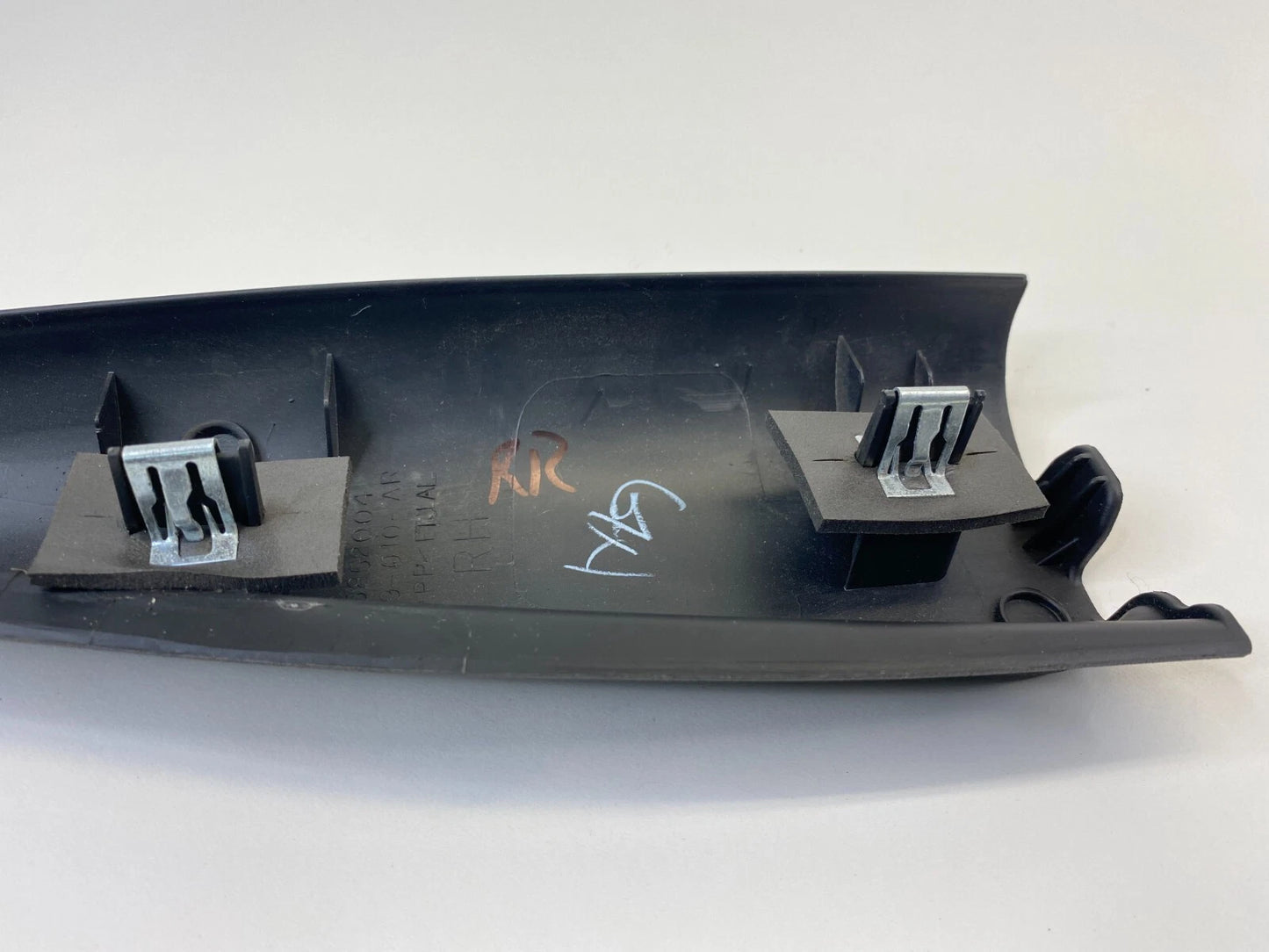 09-12 CHEVROLET TRAVERSE REAR RIGHT DOOR INNER FRAME CORNER COVER 25852004 OEM