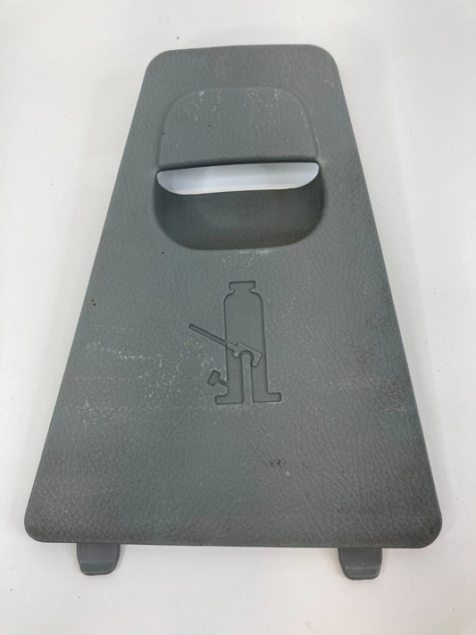 09 10 11 KIA BORREGO REAR SPARE TIRE JACK STORAGE ACCESS COVER DOOR LID TRIM OEM