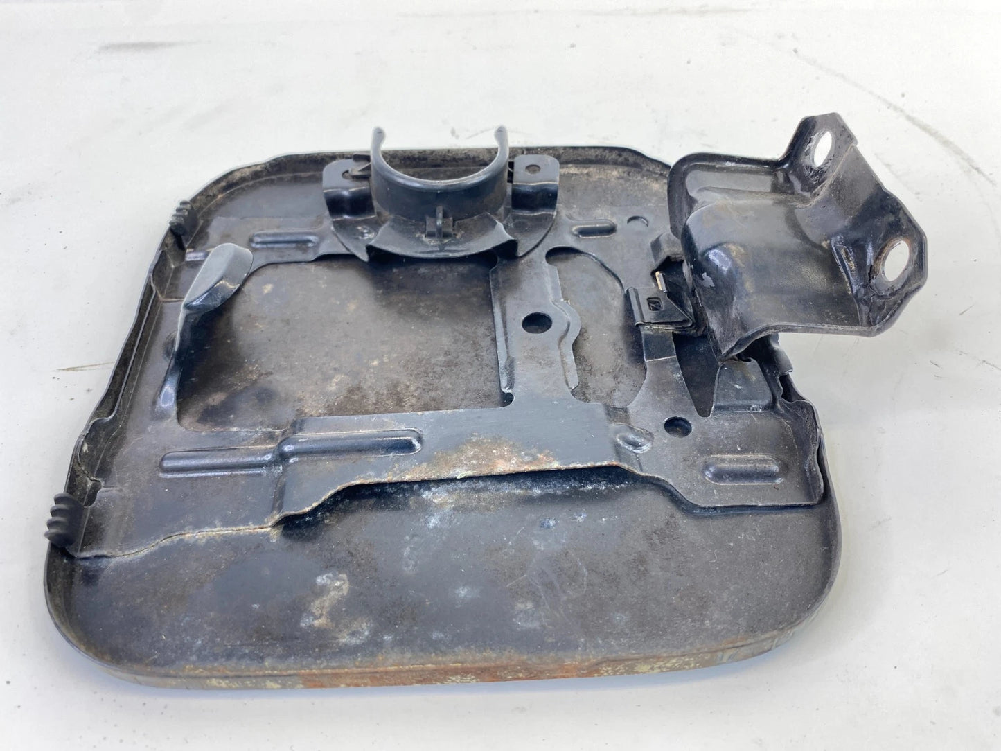 2001-2005 HONDA CIVIC SEDAN GAS TANK FUEL FILLER DOOR LID COVER ASSEMBLY OEM