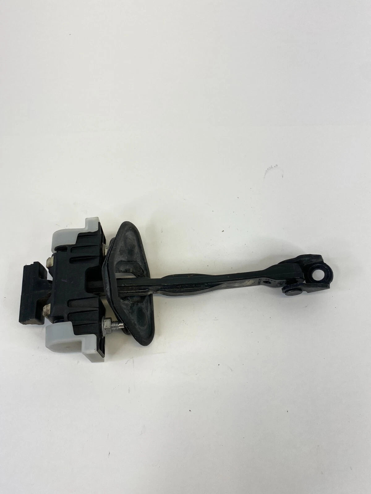 2011-2017 BUICK REGAL FRONT RIGHT DOOR CHECK STOPPER STRAP HOLDER OEM FACTORY