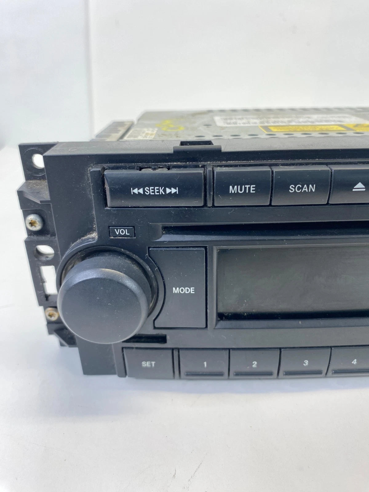 2005-2006 CHRYSLER 300 RADIO AM FM CD PLAYER RECEIVER P05064030AM OEM FACTORY