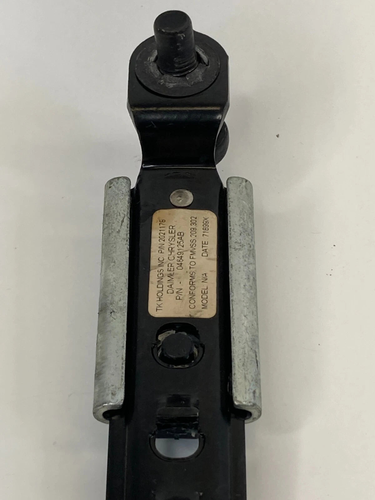06-10 CHRYSLER 300 FRONT RIGHT PASSENGER SIDE SEAT BELT ADJUSTER 04649125AB OEM