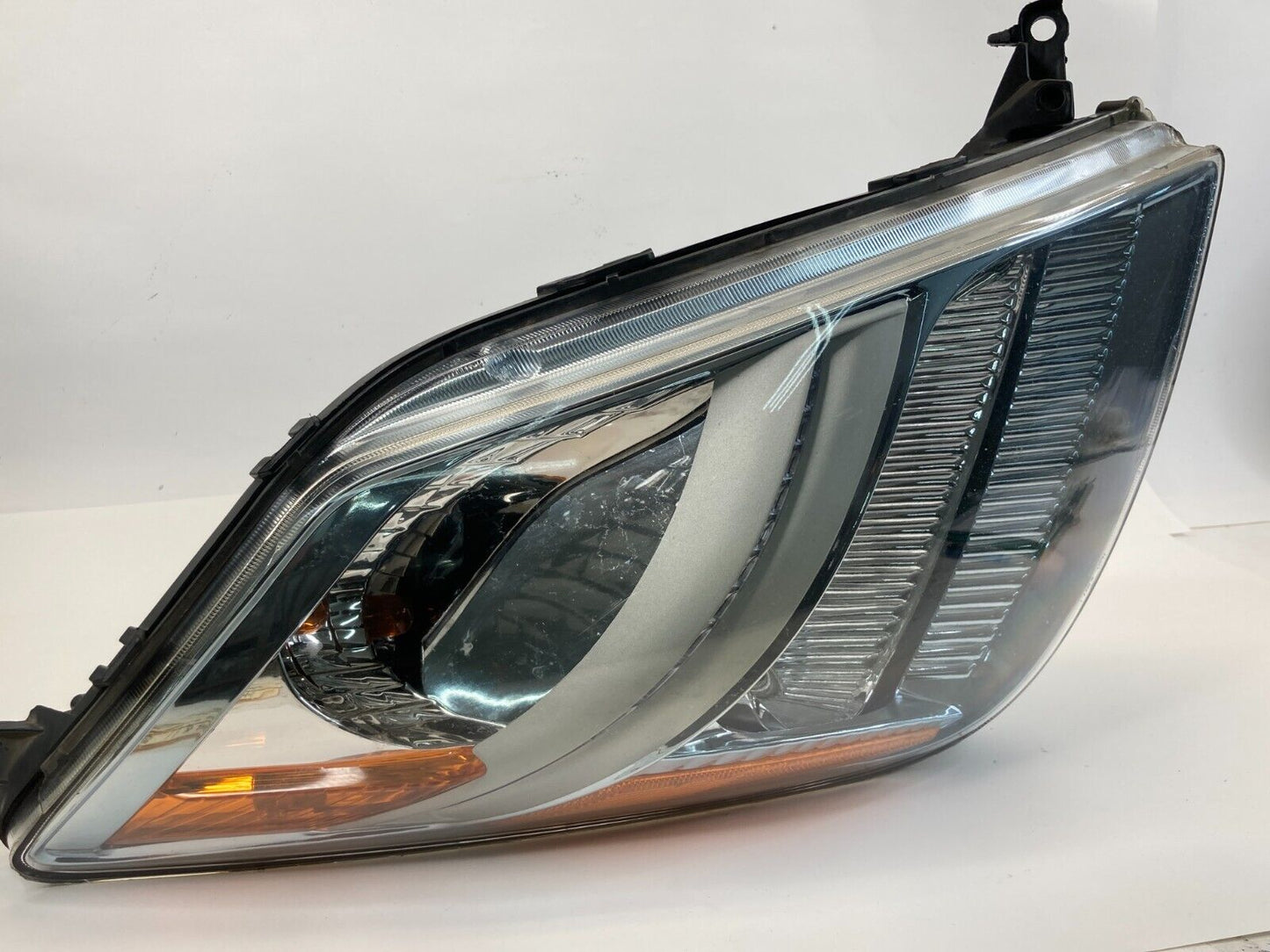 2006-2009 Toyota Prius Front Right Passenger Side Headlight Headlamp AFTERMARKET