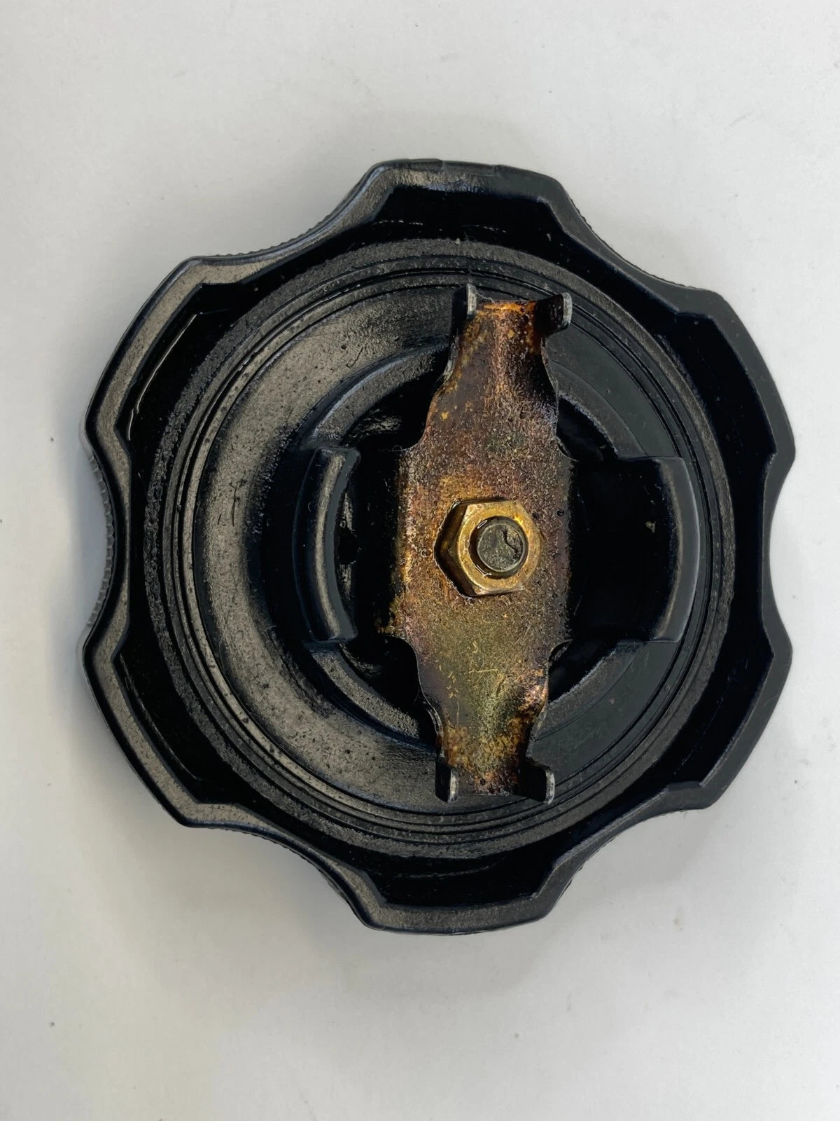 1997-2004 MITSUBISHI MONTERO SPORT ENGINE OIL FILLER TANK CAP LID COVER OEM