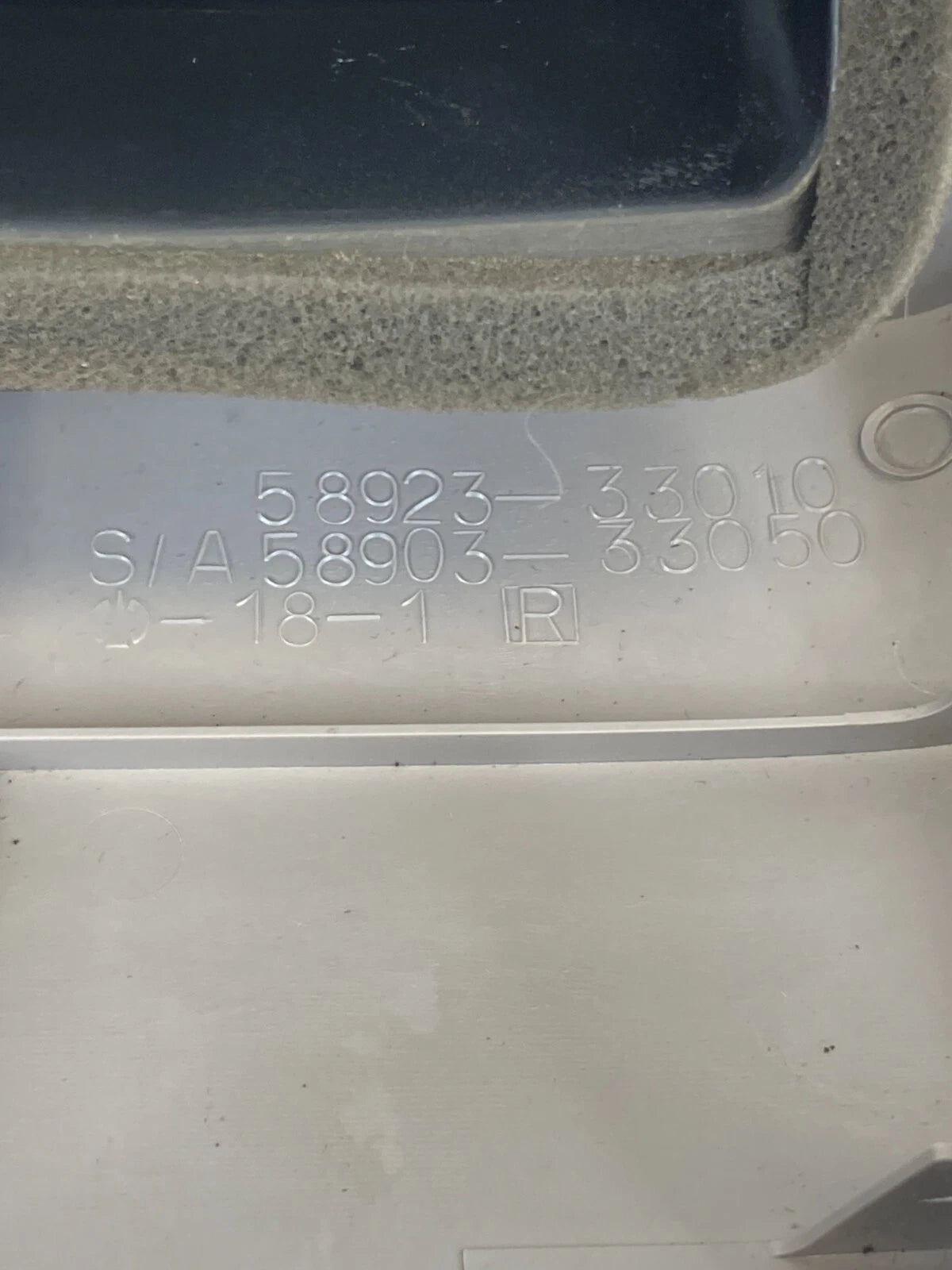 02 03 LEXUS ES300 REAR CENTER CONSOLE AIR VENT GRILLE COVER 58860-33010 OEM