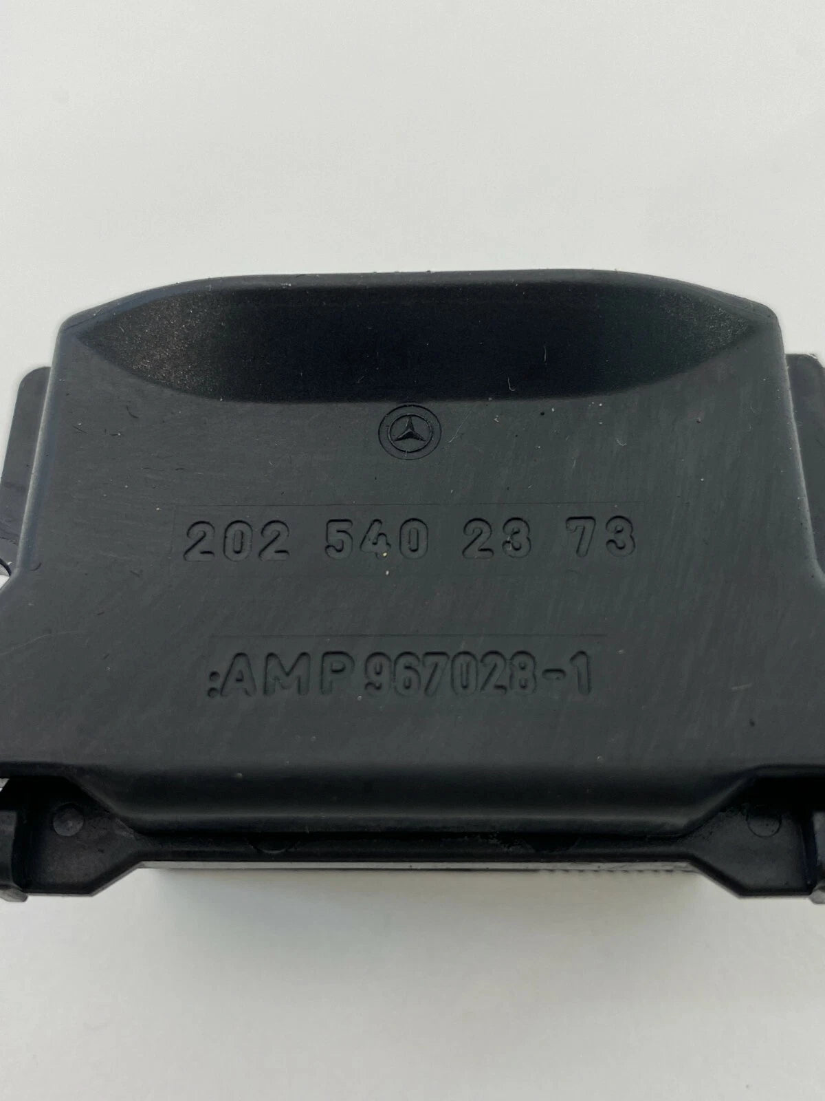 2000-2006 MERCEDES-BENZ S430 S500 DIAGNOSTIC PLUG PORT COVER TRIM 2025402373 OEM
