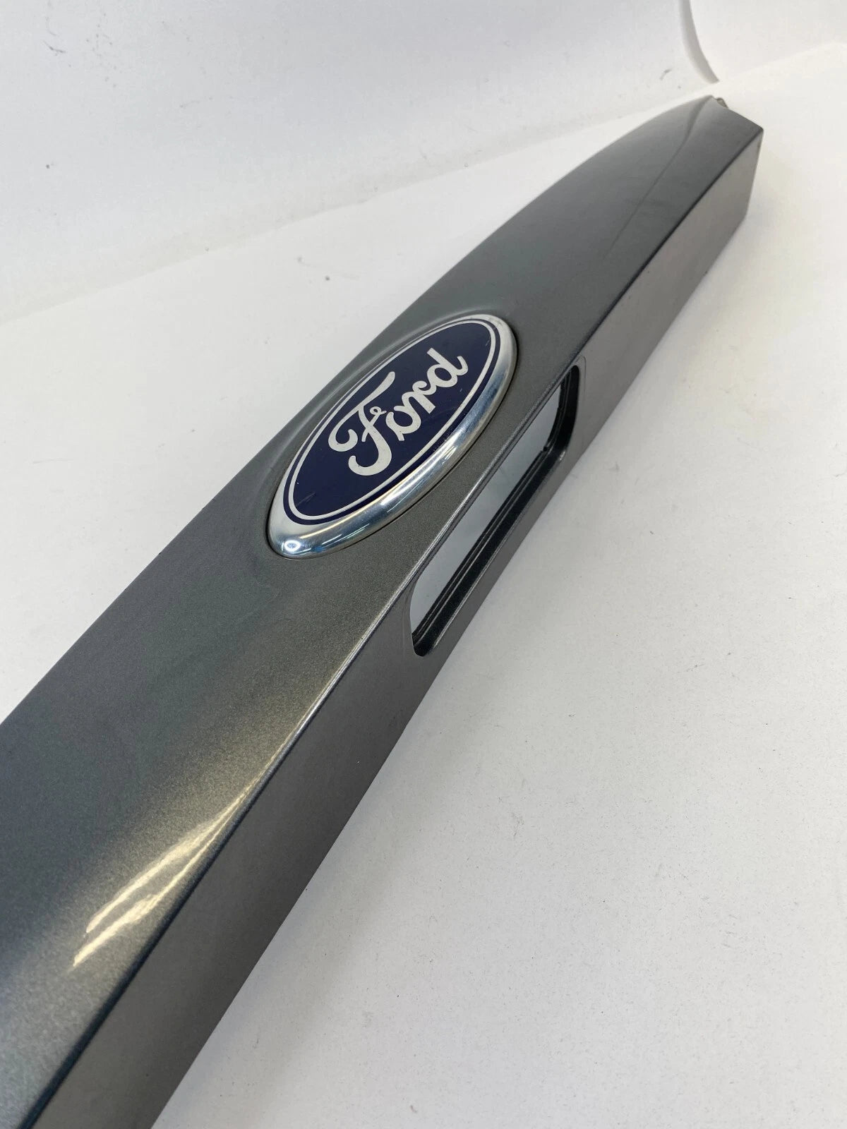 12-14 FORD FOCUS SEDAN TRUNK DECK LID MOLDING FINISH PANEL EMBLEM HANDLE GREY
