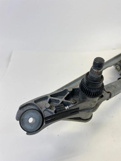 2006 BMW 330XI FRONT WINDSHIELD WIPER MOTOR LINKAGE ASSEMBLY OEM 697826301