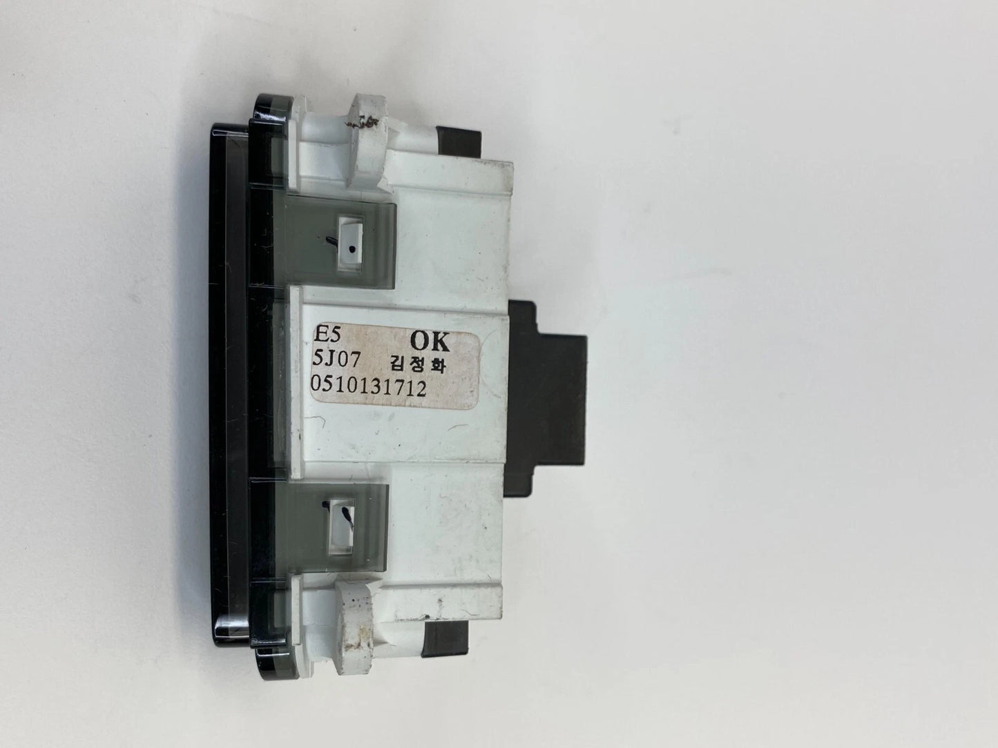 2004-2006 HYUNDAI ELANTRA DASH PASSENGER SWITCH INDICATOR LIGHT OEM