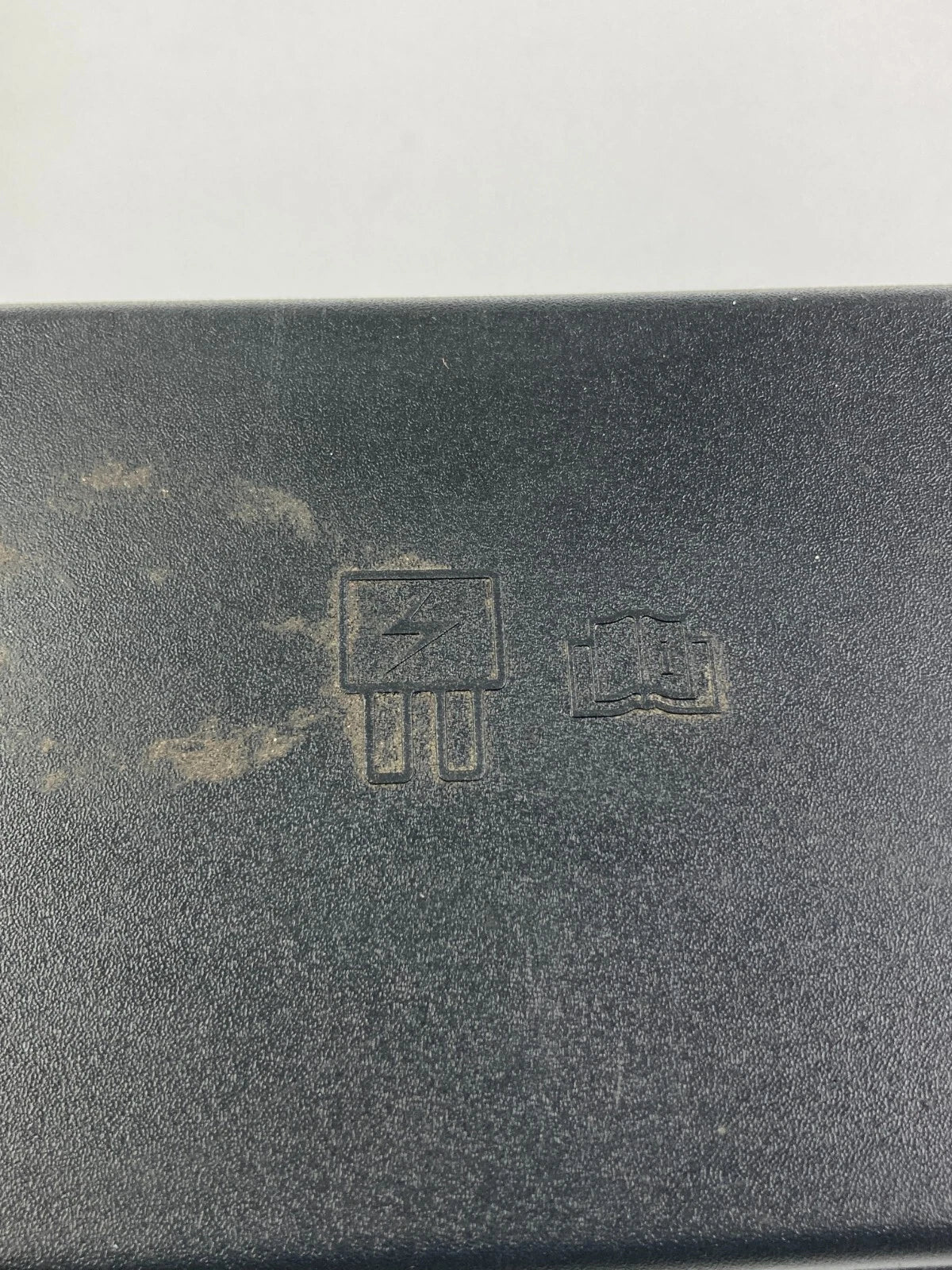2010 2011 2012 LINCOLN MKT ENGINE FUSE BOX UPPER COVER PANEL TRIM AG1T-14A003-AA