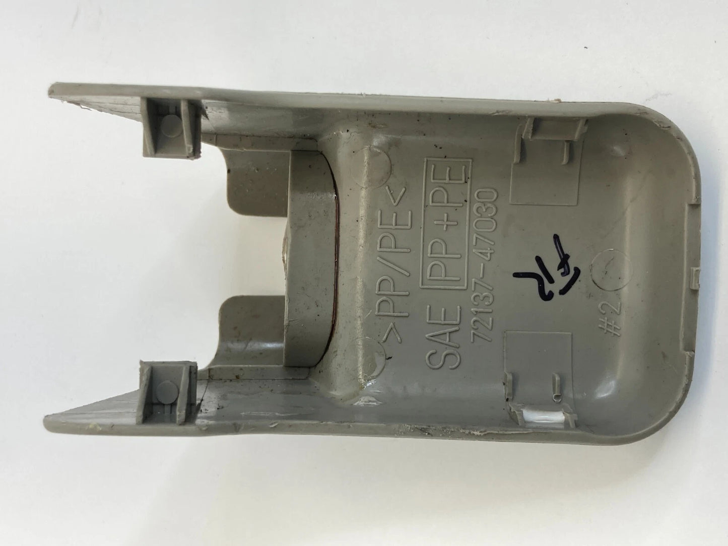 04-09 TOYOTA PRIUS FRONT RIGHT SEAT BACK TRACK END COVER CAP TRIM 72137-47030