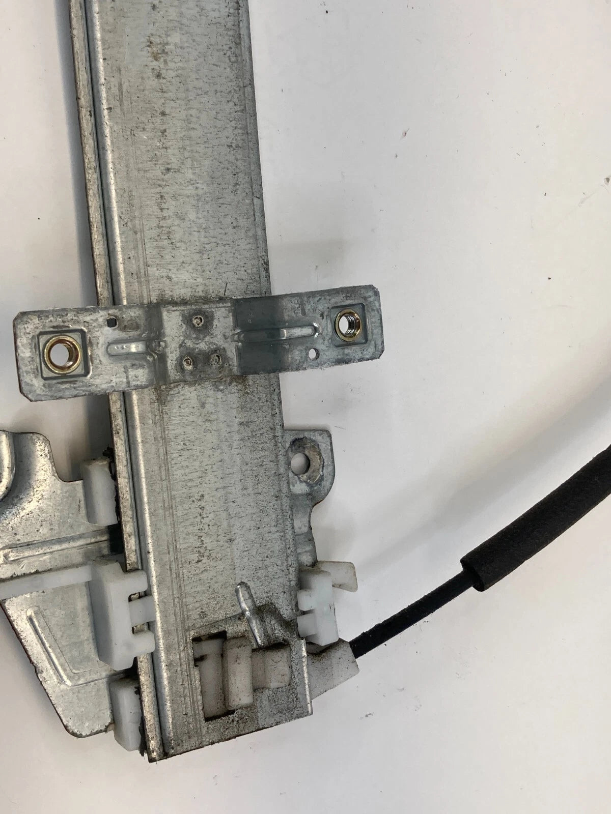 2001-2006 SUZUKI GRAND VITARA FRONT LEFT WINDOW REGULATOR W/ MOTOR 83460-65D00