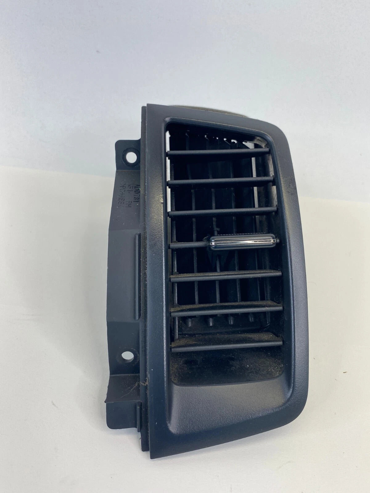 2010-2013 KIA SOUL DASH CENTER RIGHT A/C HEATER AIR VENT GRILLE 97420-2K000 OEM