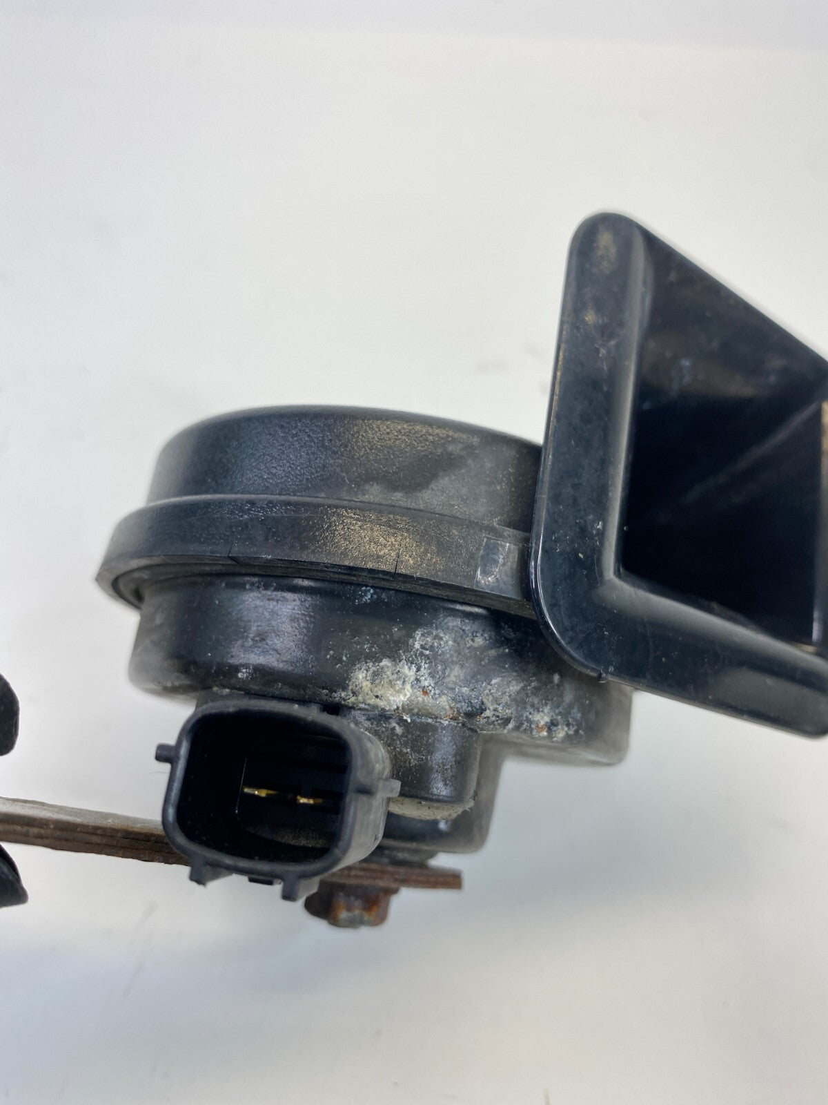 2013-2018 Hyundai Santa Fe Sport Low Horn Pitch Tone Note Alarm E428R-000073 OEM