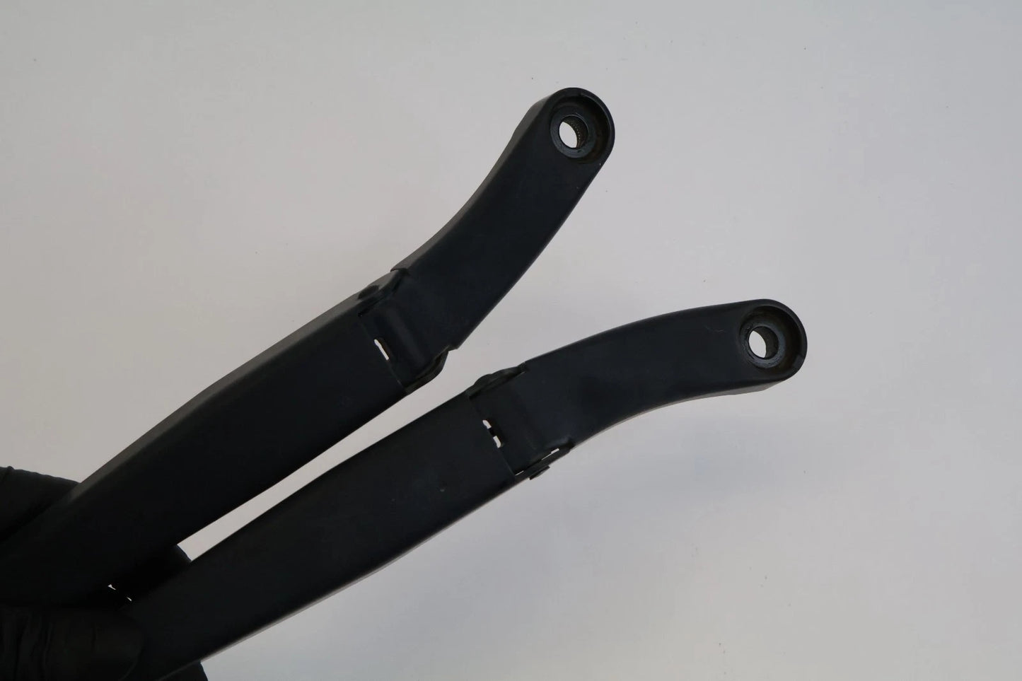 2016-2019 CHEVROLET CRUZE FRONT WINDSHIELD WIPER ARM PAIR SET GM13466309 OEM