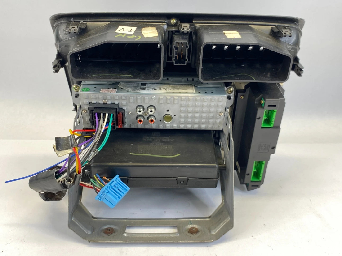 01-05 HONDA CIVIC CENTER DASH RADIO BEZEL CLIMATE CONTROL AC & STEREO UNIT OEM