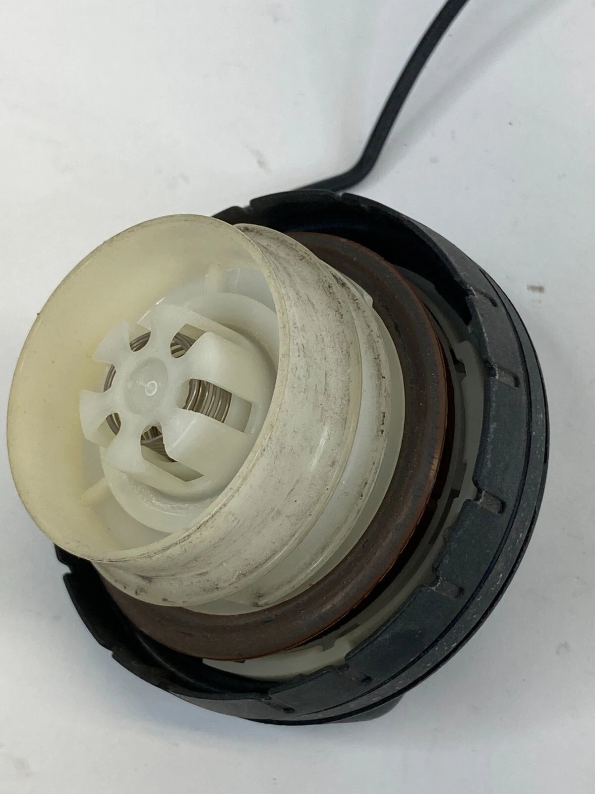 2010-2014 SUBARU OUTBACK WAGON 2.5L FUEL FILLER GAS LID COVER CAP ASSEMBLY OEM