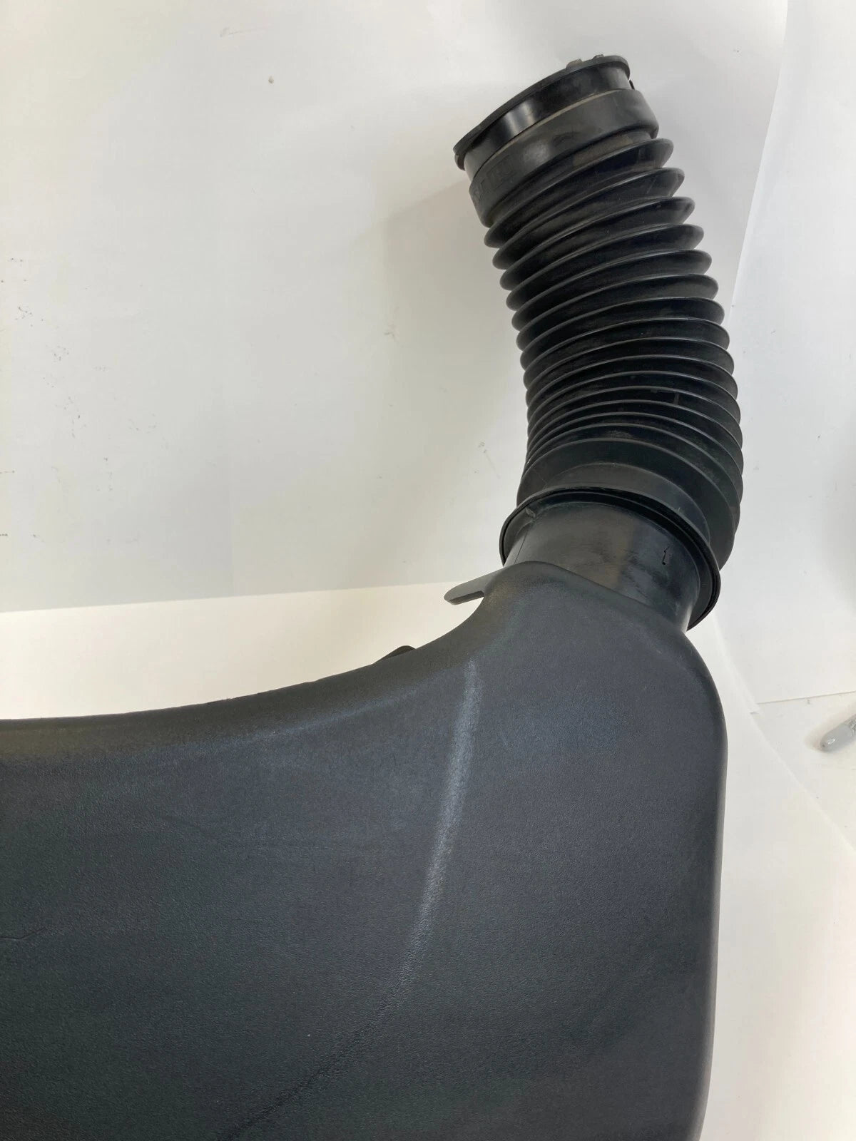 2011-2019 DODGE CHARGER 5.7L AIR CLEANER INTAKE DUCT INLET TUBE ASSEMBLY OEM