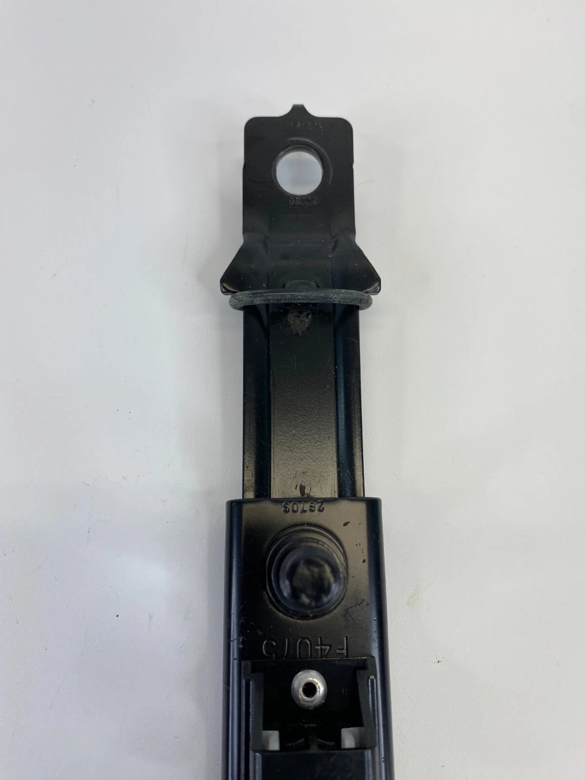 2007-2009 HYUNDAI SANTA FE RIGHT PASSENGER SIDE SEAT BELT HEIGHT ADJUSTER OEM