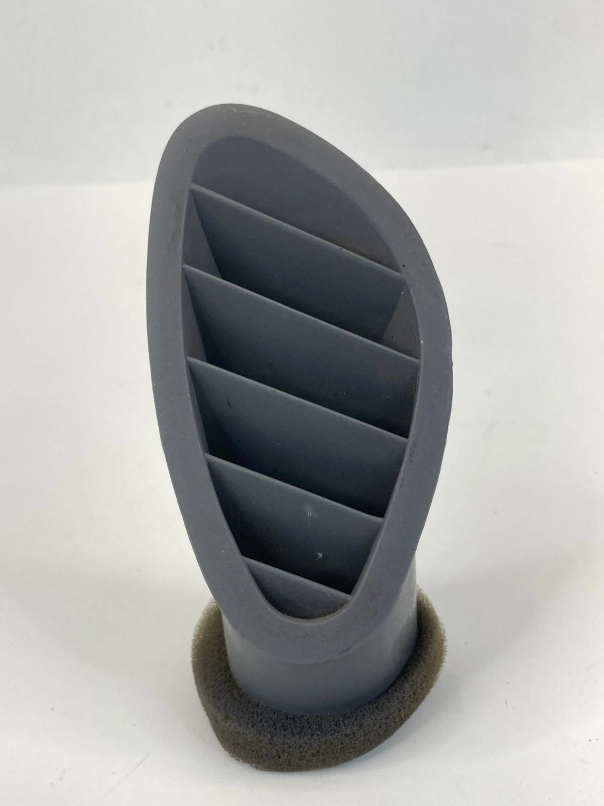 1999 2000 HYUNDAI ELANTRA SEDAN DASH RIGHT DEFROSTER DEFROST A/C AIR VENT GRILLE