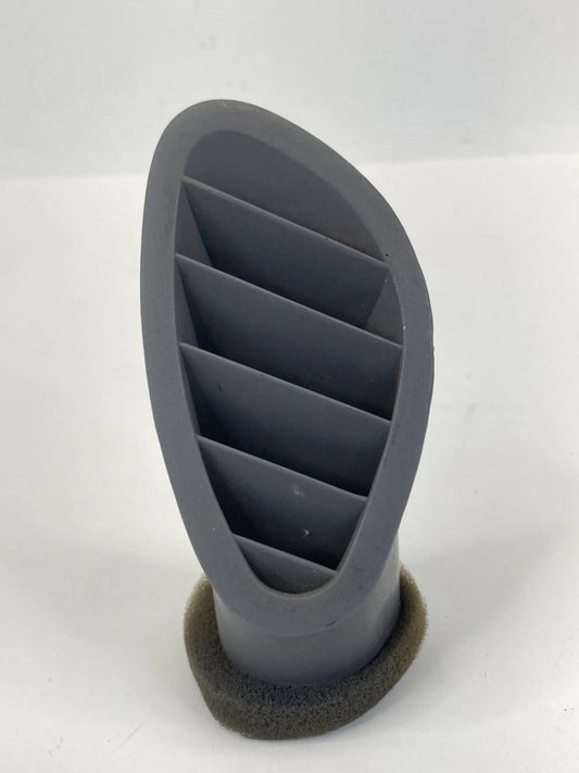 1999 2000 HYUNDAI ELANTRA SEDAN DASH RIGHT DEFROSTER DEFROST A/C AIR VENT GRILLE