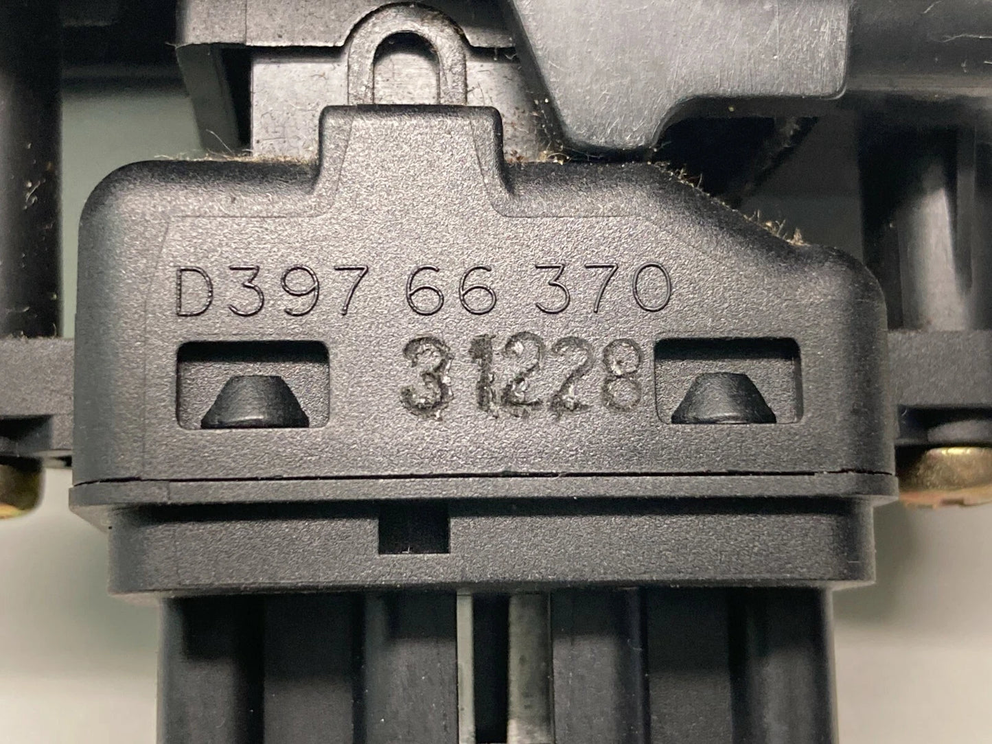 2004-2009 MAZDA 3 MAZDA3 REAR LEFT SIDE DOOR POWER WINDOW SWITCH B32H5581J OEM