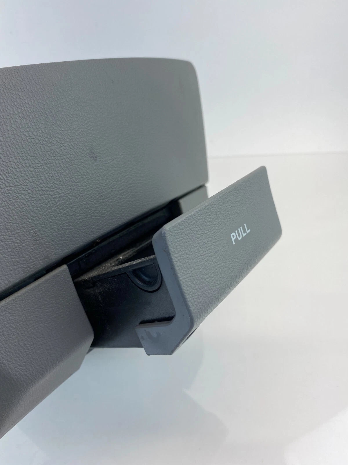 2007-2010 HYUNDAI ELANTRA SEDAN CENTER DASH STORAGE TRAY COMPARTMENT TRIM PANEL