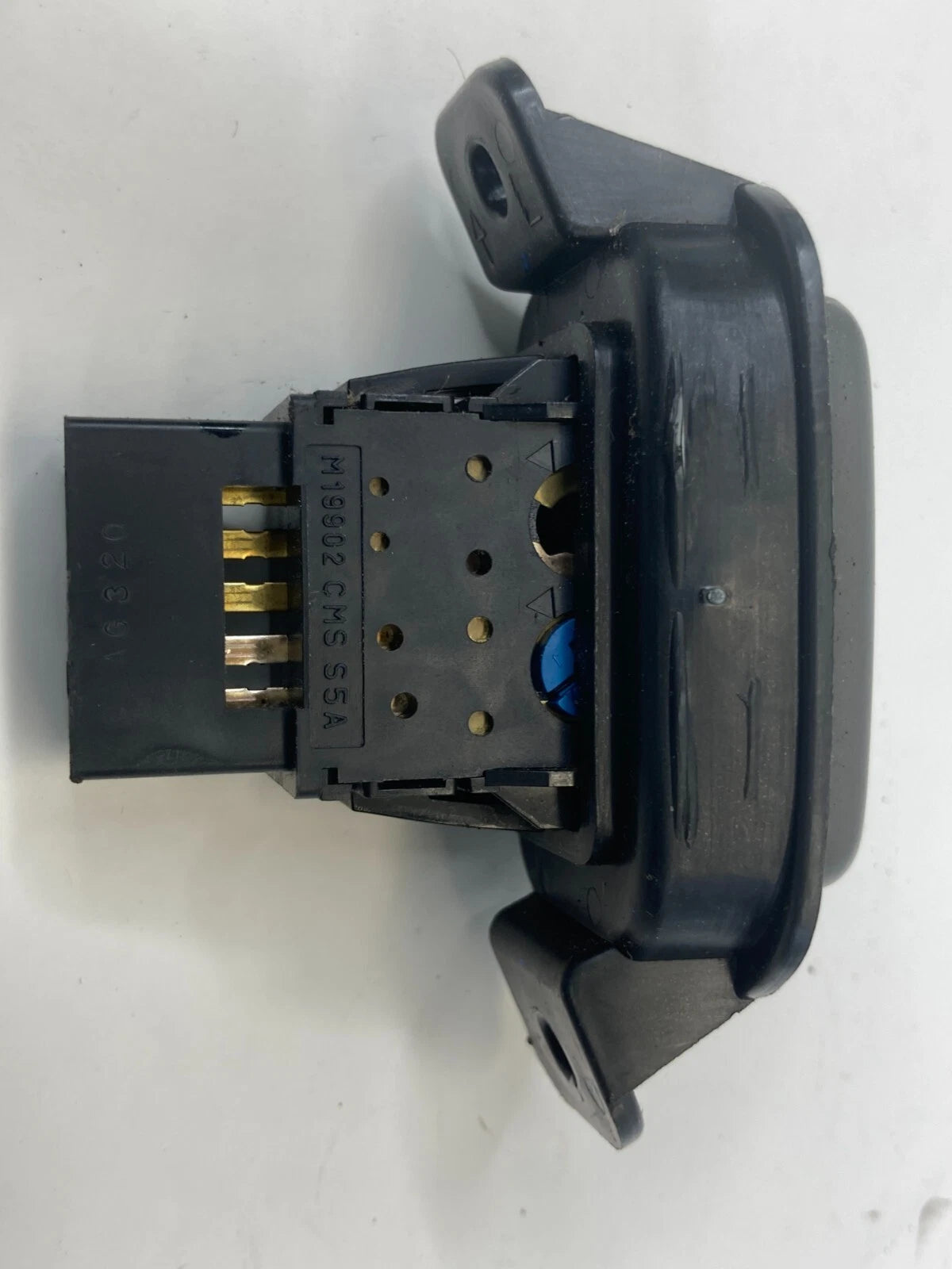 06-08 HONDA RIDGELINE DASH MOUNTED CARGO LIGHT CONTROL SWITCH BUTTON M19902 OEM