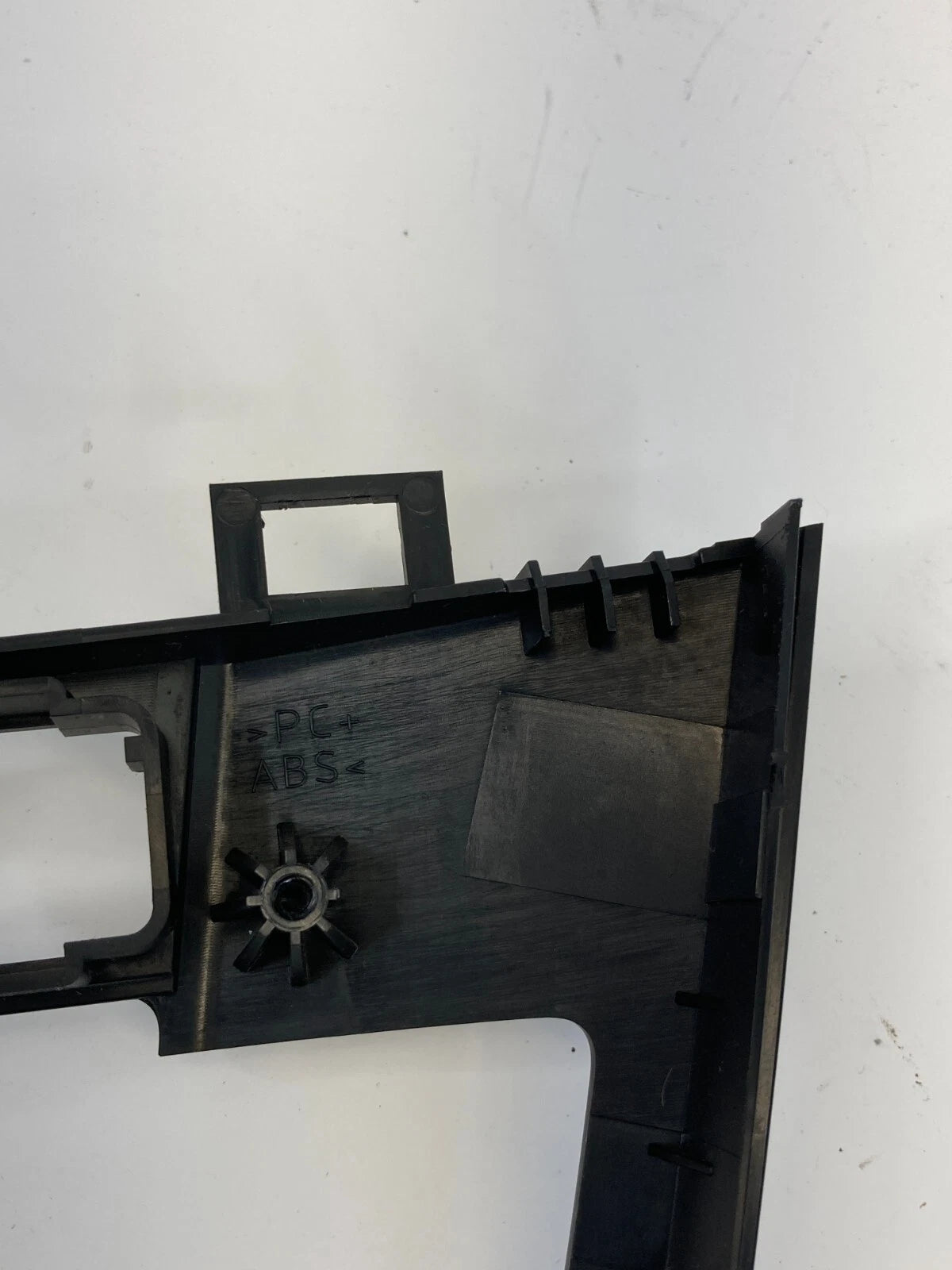 2011-2013 BUICK REGAL CENTER DASH RADIO & CLIMATE CONTROL TRIM BEZEL 13273253