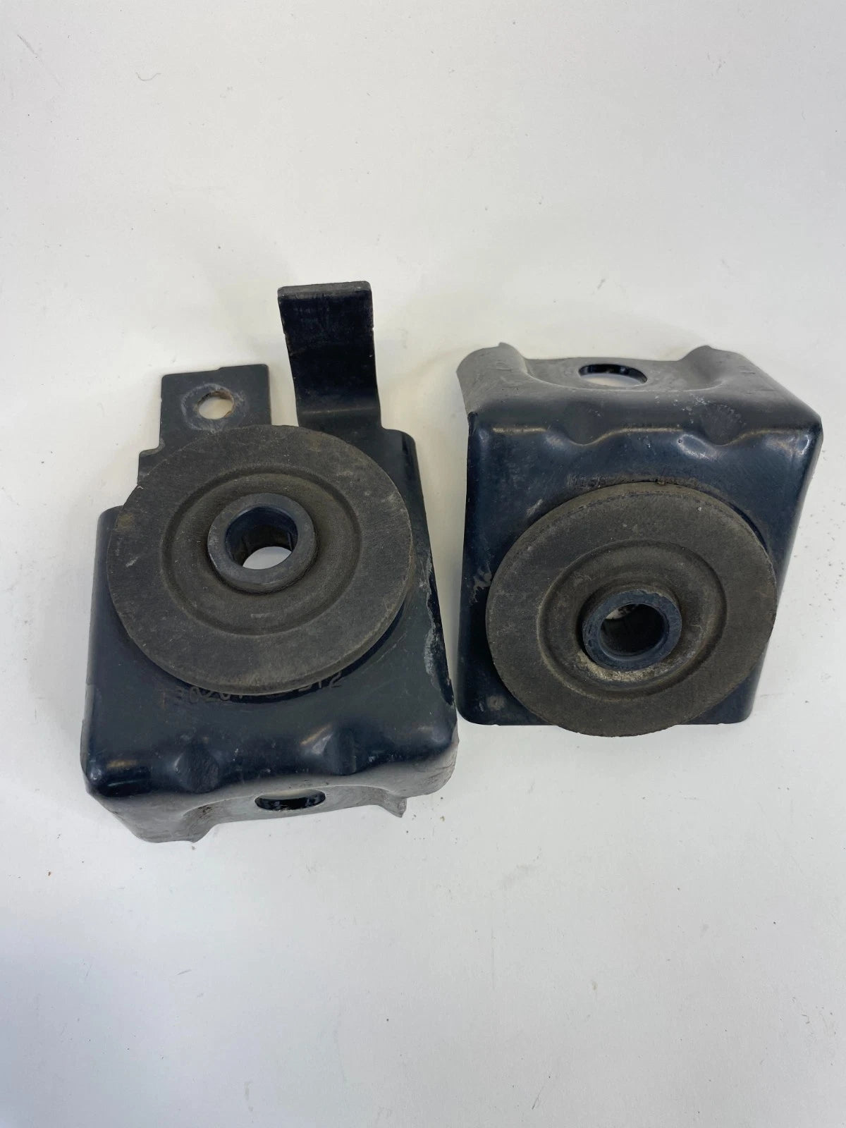 2013 INFINITI JX35 LEFT & RIGHT RADIATOR MOUNTING BRACKET SUPPORT PAIR SET OEM