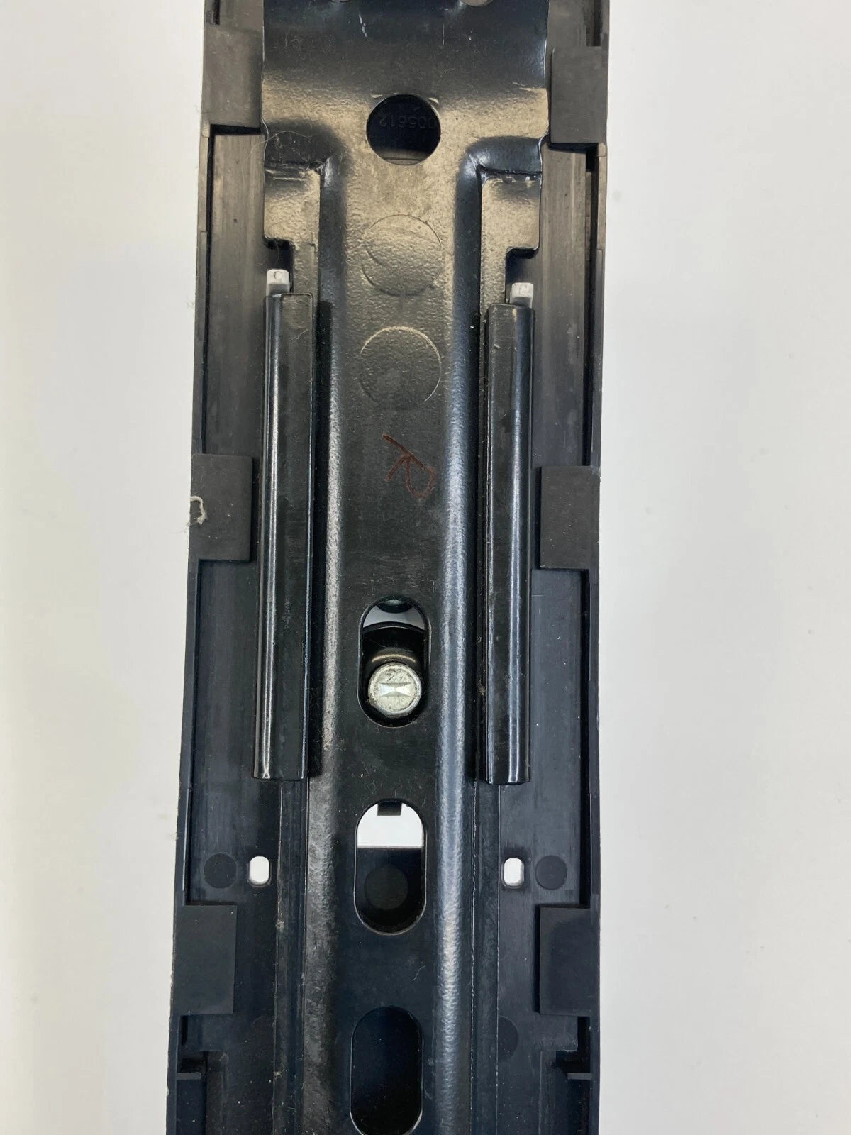 08 09 10 11 FORD FOCUS SEDAN FRONT RIGHT SEAT BELT HEIGHT ADJUSTMENT 34005613