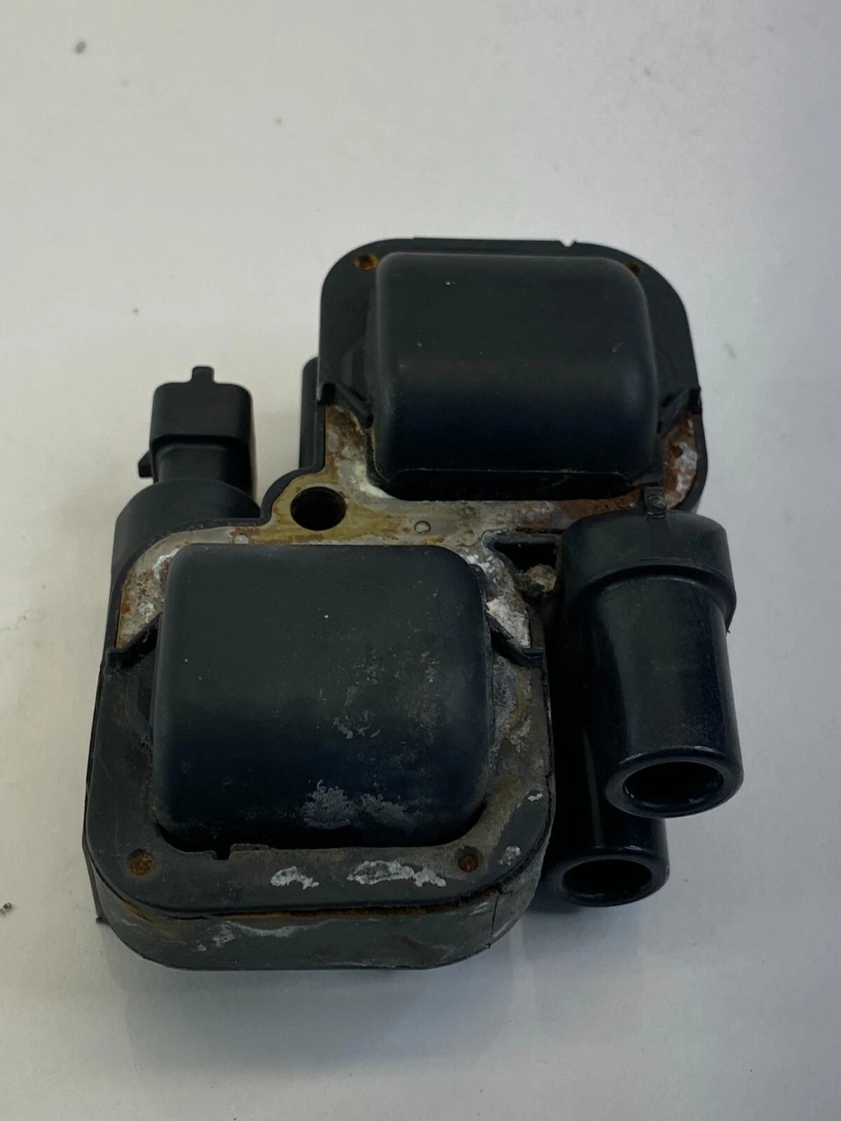 2001-2005 MERCEDES C240 SEDAN 2.6L V6 ENGINE IGNITION COIL IGNITER A0001587803