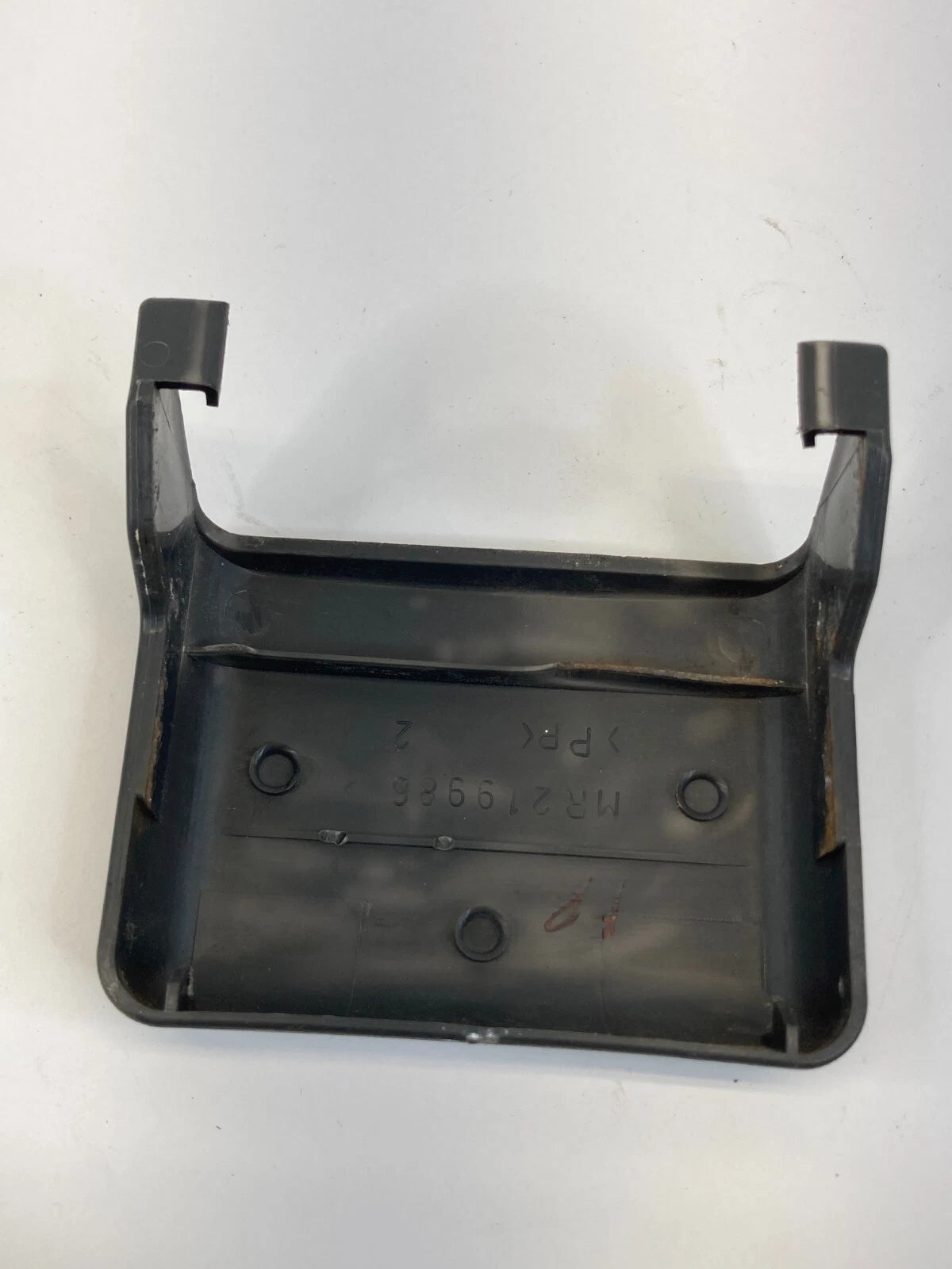 1997-2004 MITSUBISHI MONTERO SPORT FRONT RIGHT SEAT SIDE TRACK END COVER OEM