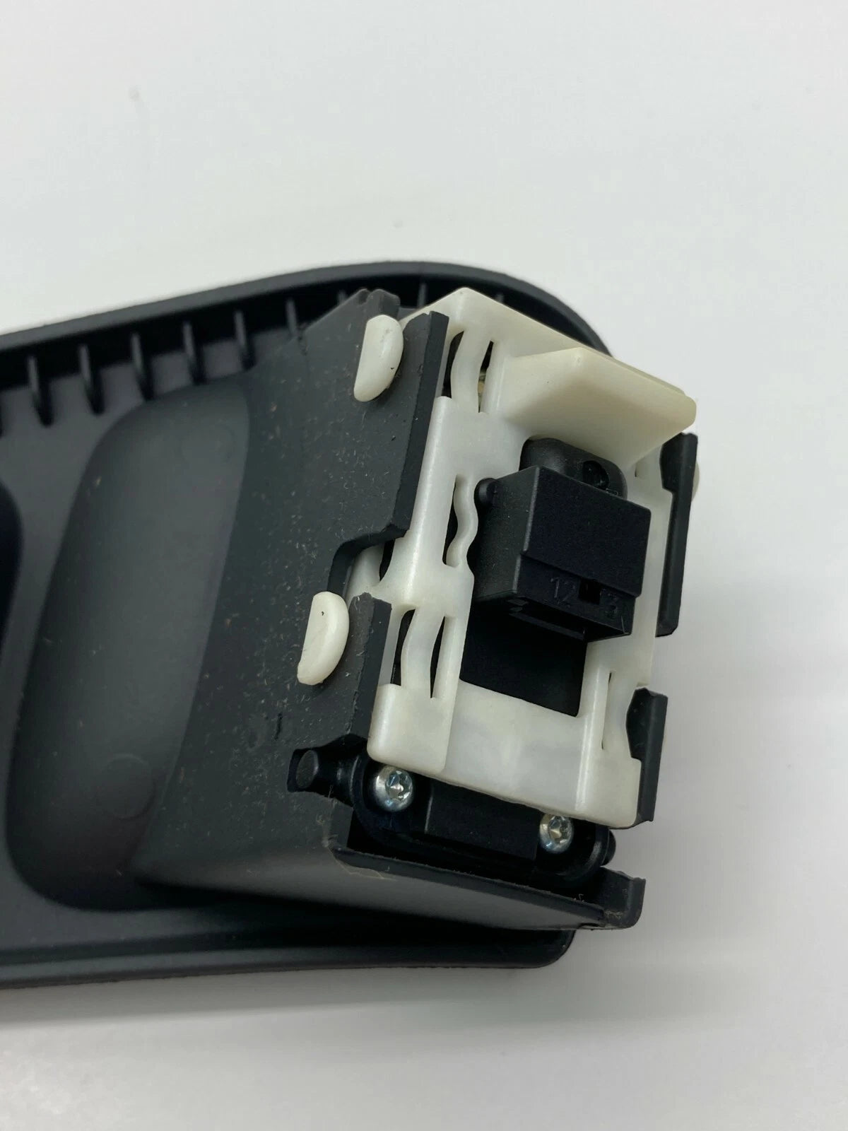 01-05 MERCEDES-BENZ C320 REAR RIGHT SIDE INTERIOR DOOR HANDLE W/ WINDOW SWITCH