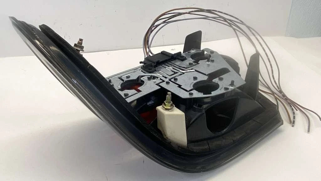1998 1999 MERCEDES-BENZ E430 SMOKED TAIL LIGHT LAMP LEFT SIDE OUTER AFTERMARKET