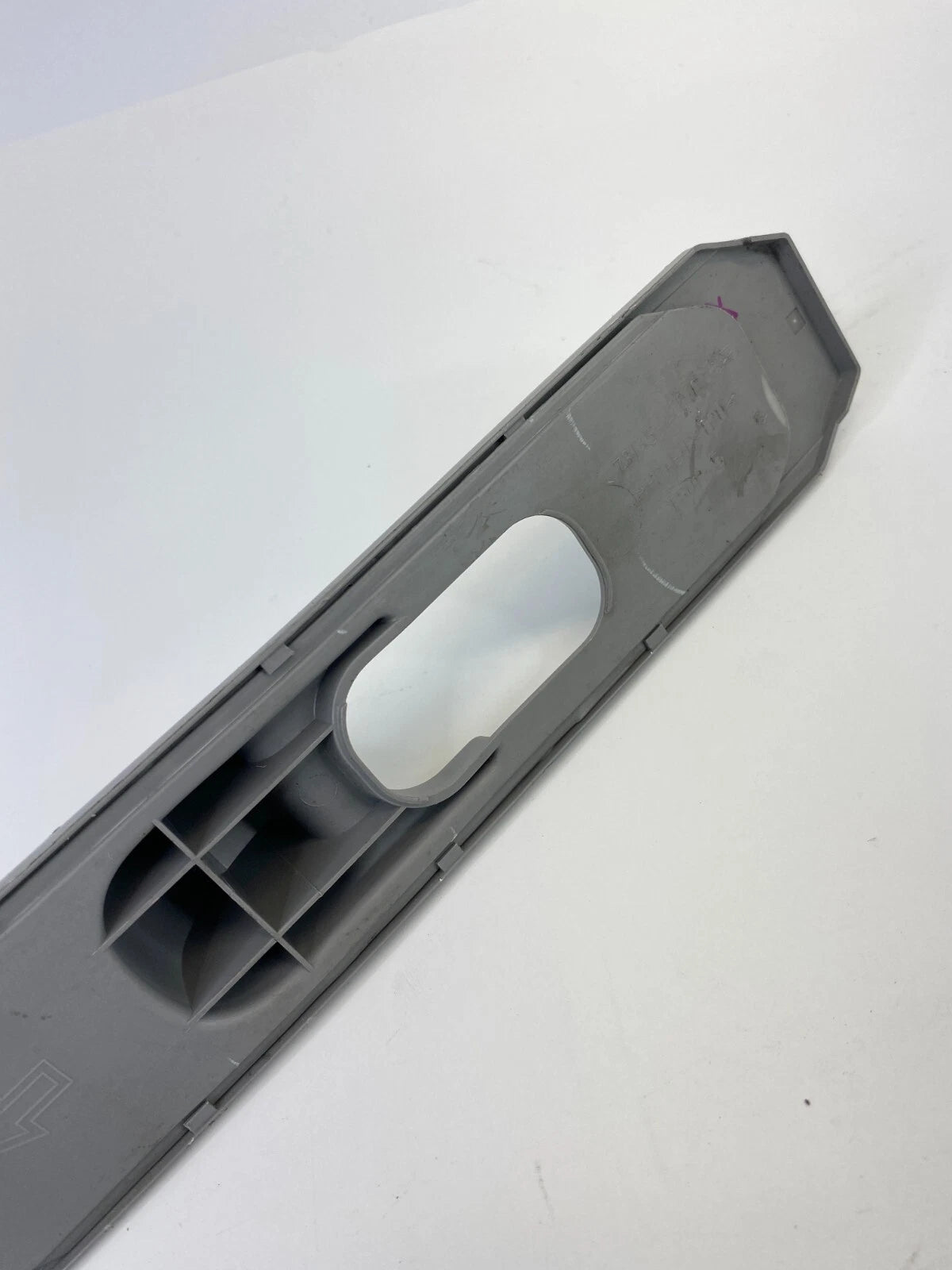 2004 2005 04 05 TOYOTA RAV4 FRONT LEFT DRIVER SEAT BELT ADJUSTER COVER TRIM OEM